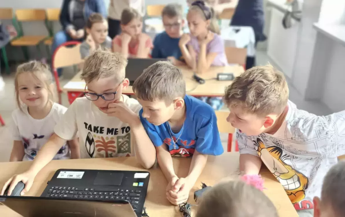 Zdjęcie do Sukces drużyny z Mroz&oacute;w Wielkich na XI Gminnym Turnieju "Mała Liga Klas I - III"