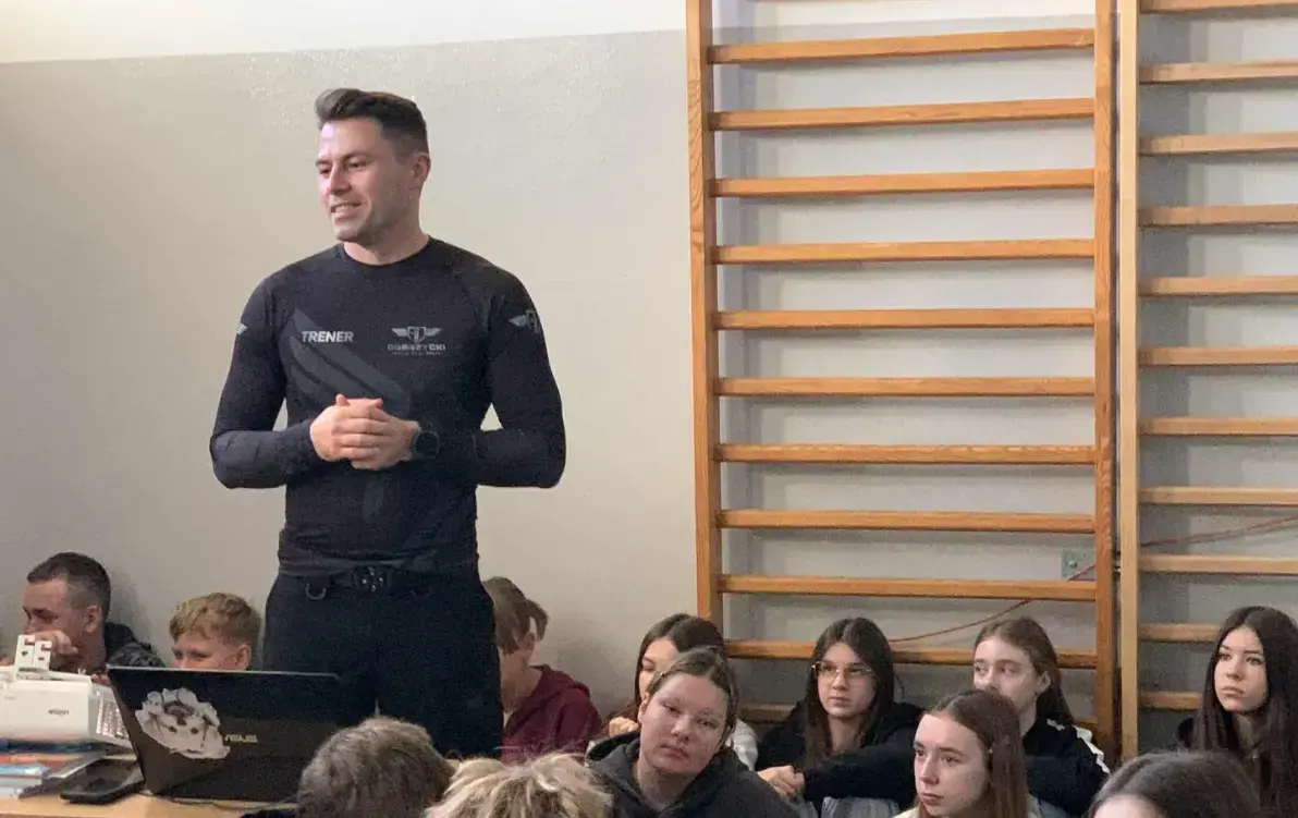 Zdjęcie do Trening sportowy z panem Adrianem